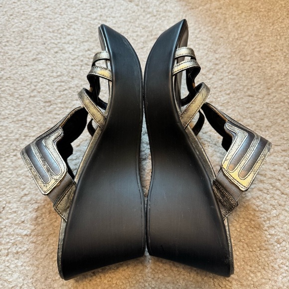 Naot Womens Gray Metallic Wedge T-Strap Sandals - Picture 6 of 6